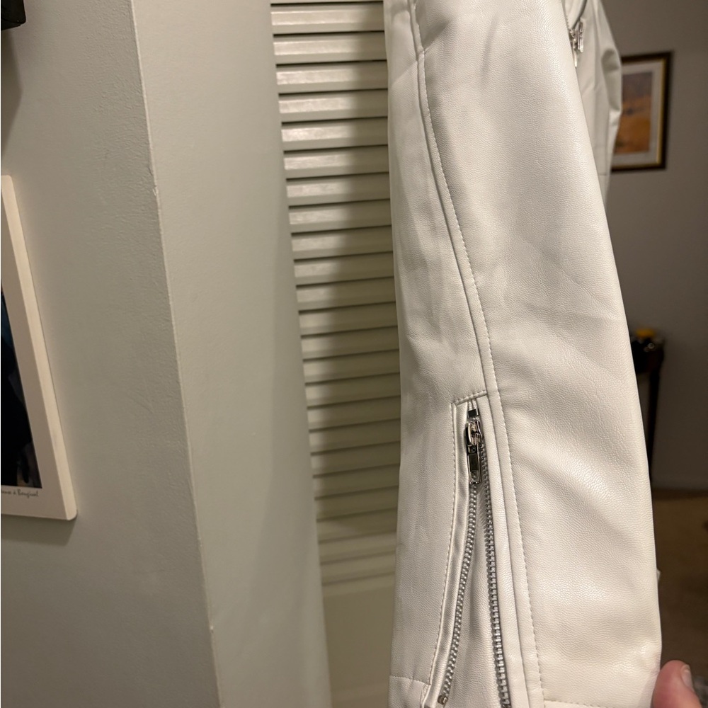 White PU Leather (Vegan) Biker Jacket, NWOT, Mens or Women’s XXL - Picture 5 of 6